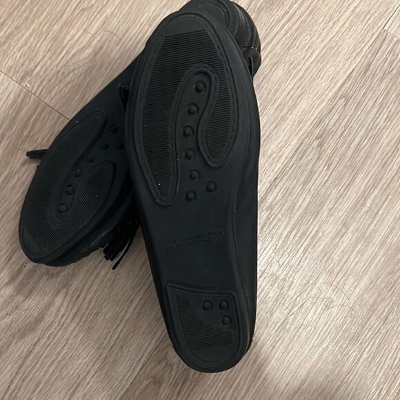 Hunter’s Run Leather Indigenous Beaded Moccasins - Picture 8 of 11